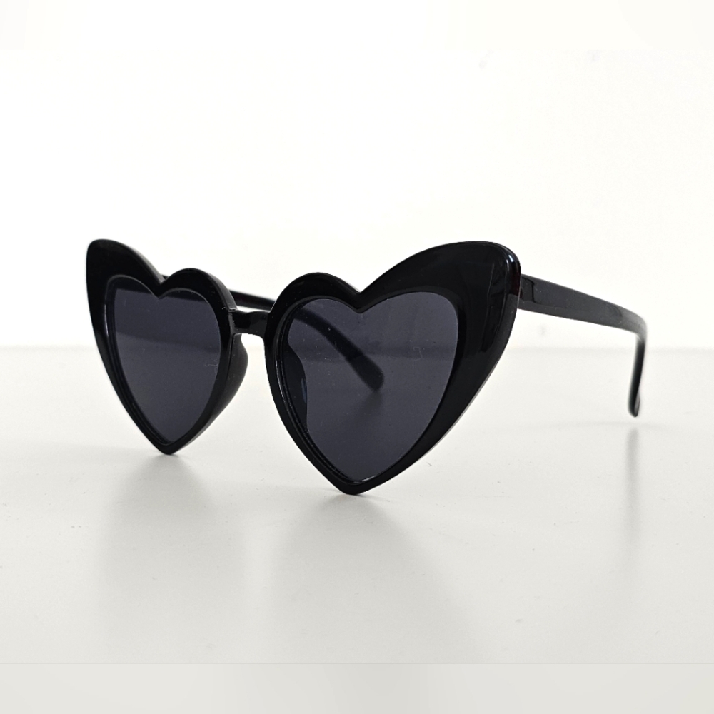 EHH - Heart Shaped Cateye Sunglasses Black Smoke Color
